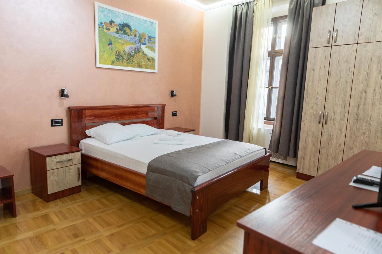 Hotel Kutko Pančevo Exteriör bild