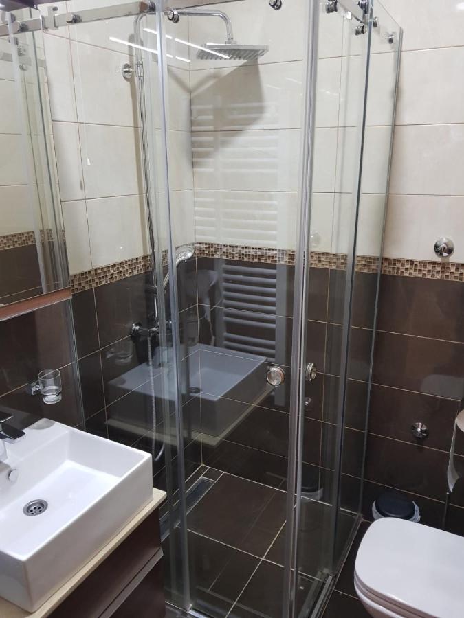 Hotel Kutko Pančevo Exteriör bild