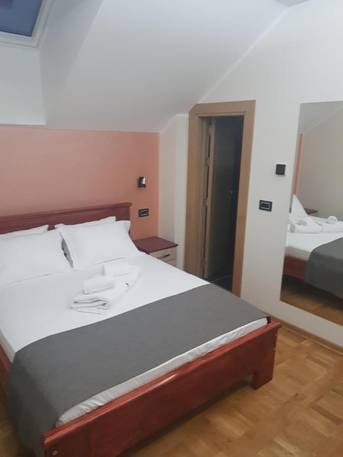 Hotel Kutko Pančevo Exteriör bild
