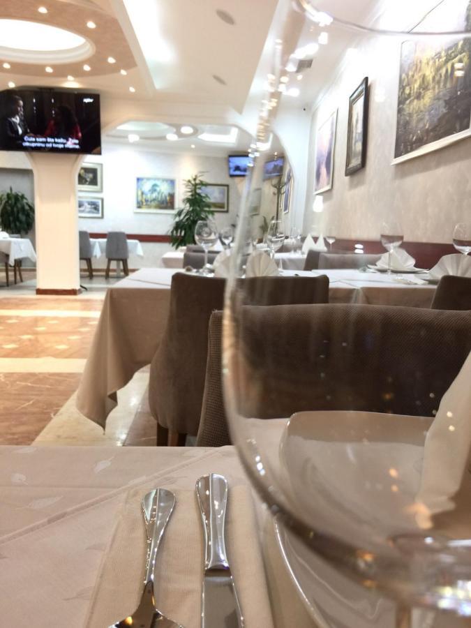 Hotel Kutko Pančevo Exteriör bild