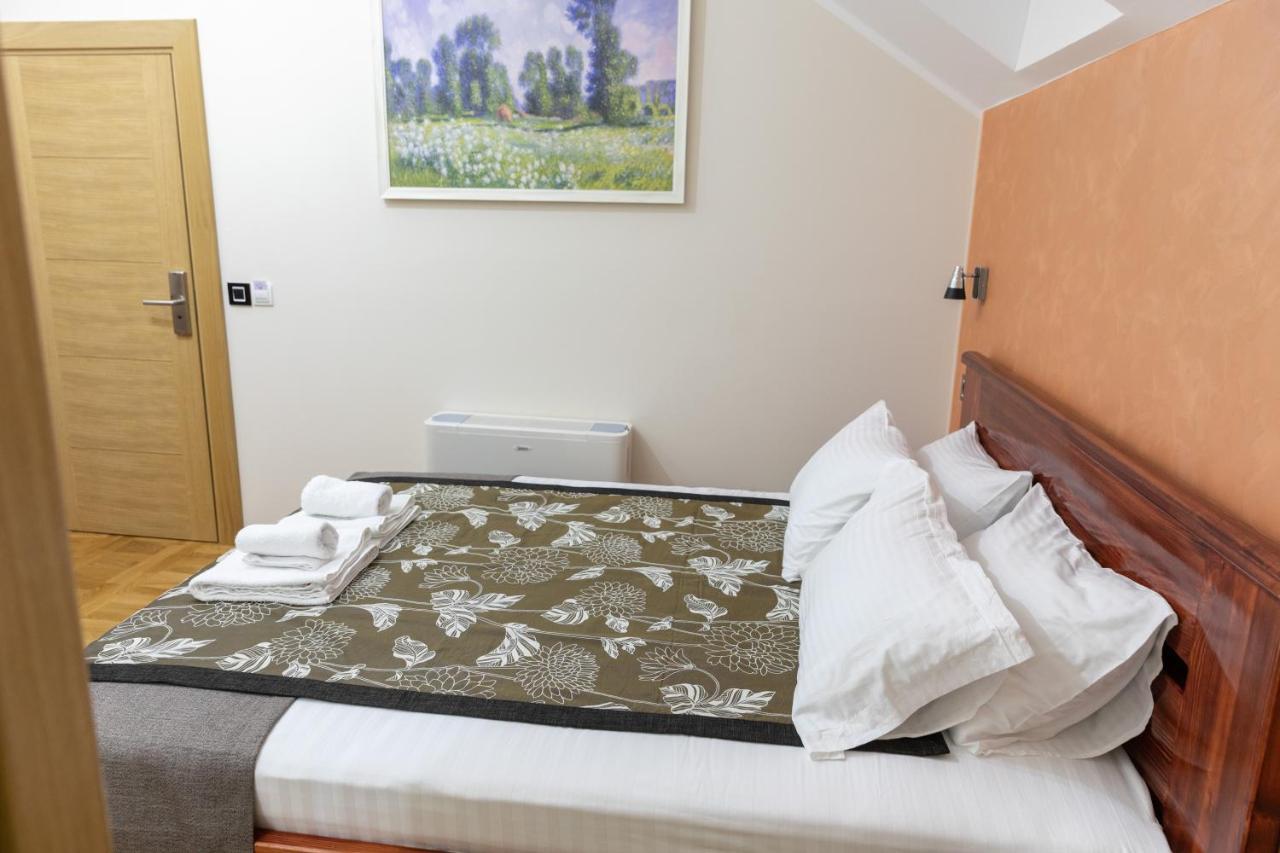 Hotel Kutko Pančevo Exteriör bild