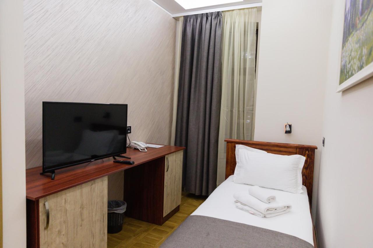 Hotel Kutko Pančevo Exteriör bild